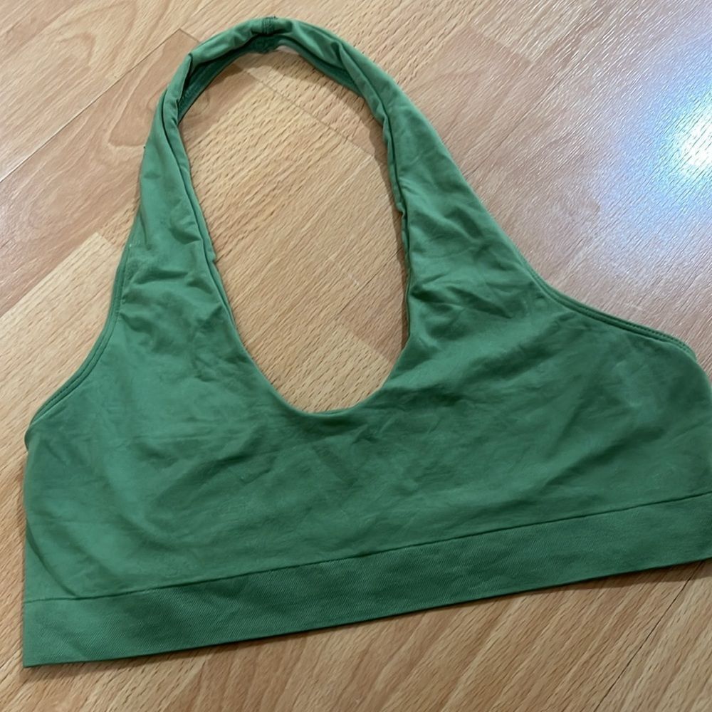 Clean lines halter bra - Picture 3 of 5